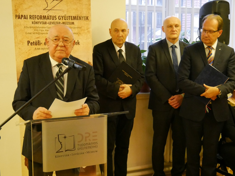Én középszerű ember nem leszek - Petőfi arcai kiállításmegnyitó