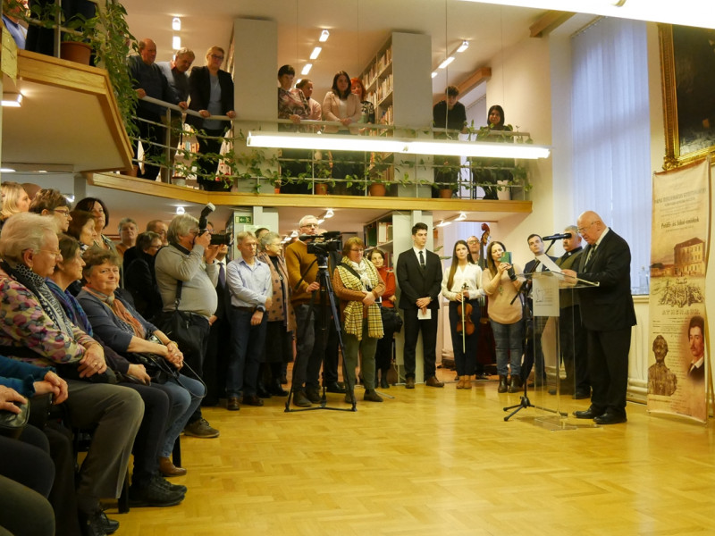 Én középszerű ember nem leszek - Petőfi arcai kiállításmegnyitó